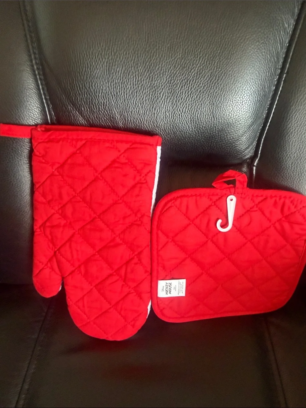 Mickey Mouse Oven Mitt, Pot Holder & Magnetic Bag Clips—Brand new